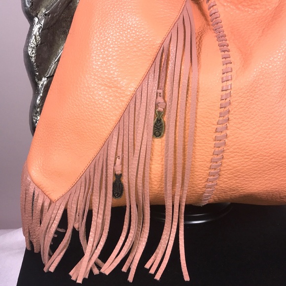 🎁 Camila Alves Muxo Shoulder Bag 😍 - Picture 4 of 8